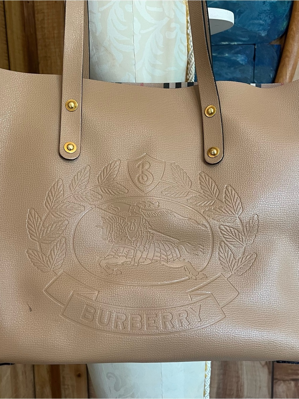 💋  Burberry Embossed Crest Leather Tote